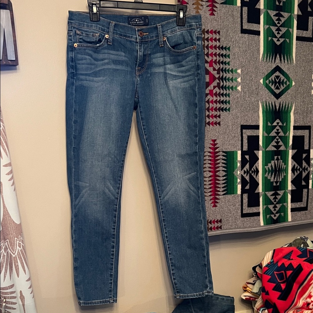 Like New! Lucky Brand Blue Capri Jeans sz 6/28